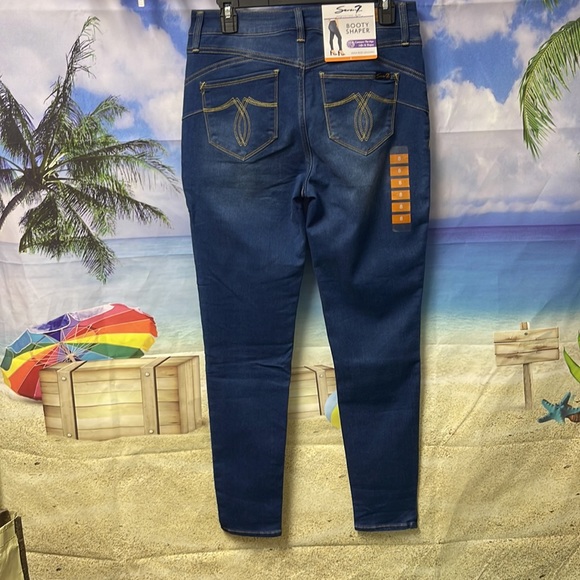 - Brand new Woman’s Seven7 Booty Shaper high rise leggings. Size 8. - Picture 9 of 16